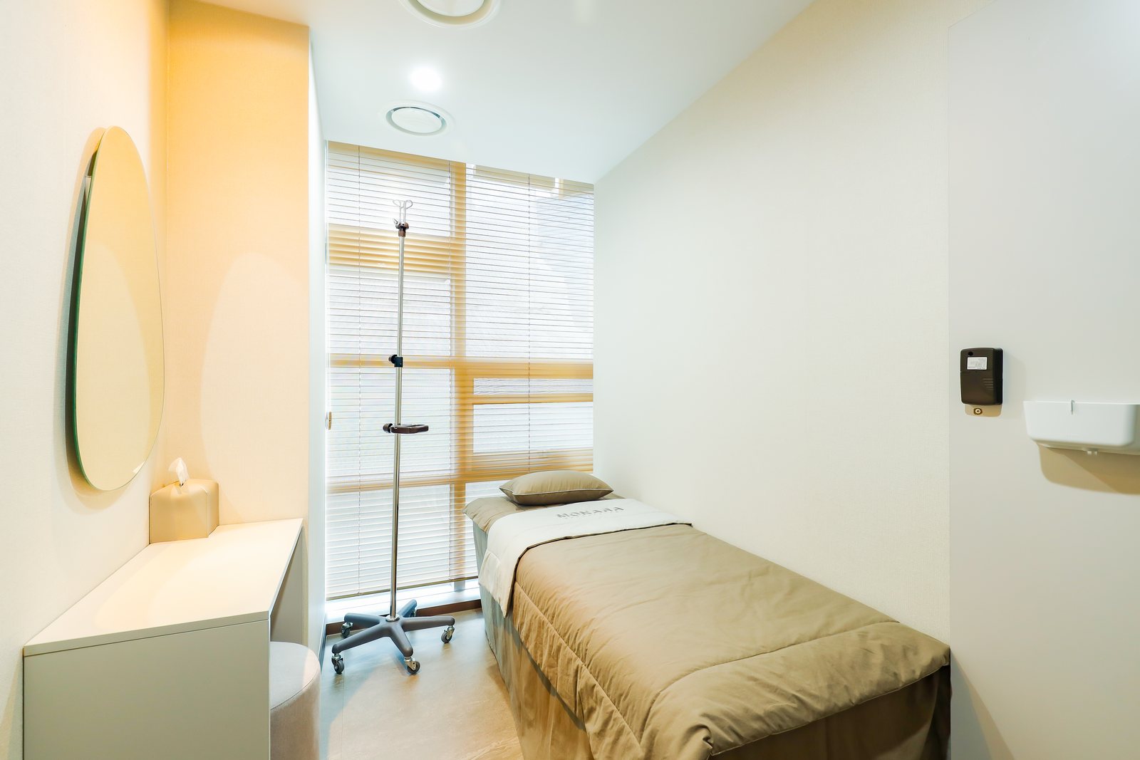 Crown Hair Transplant at MONARA Dermatology Clinic